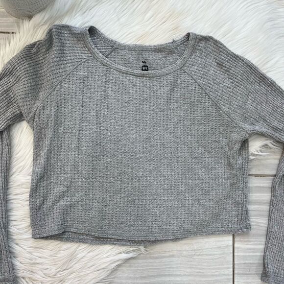 Me to We Grey Crop Long Sleeve - Picture 2 of 8
